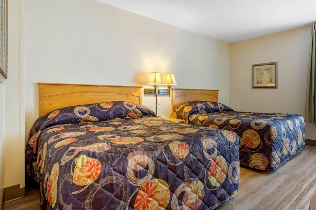 Rodeway Inn & Suites Near Outlet Mall - Эшвилл Экстерьер фото