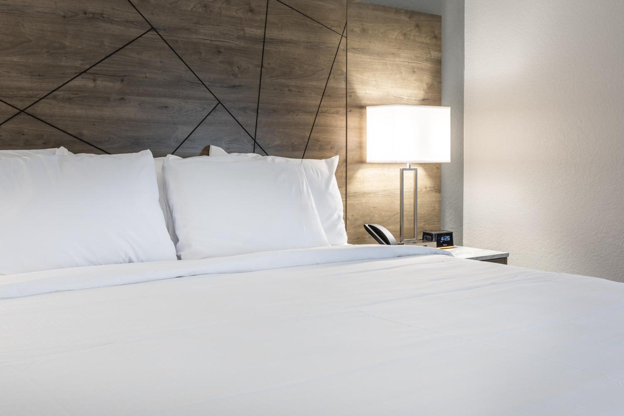 Rodeway Inn & Suites Near Outlet Mall - Эшвилл Экстерьер фото