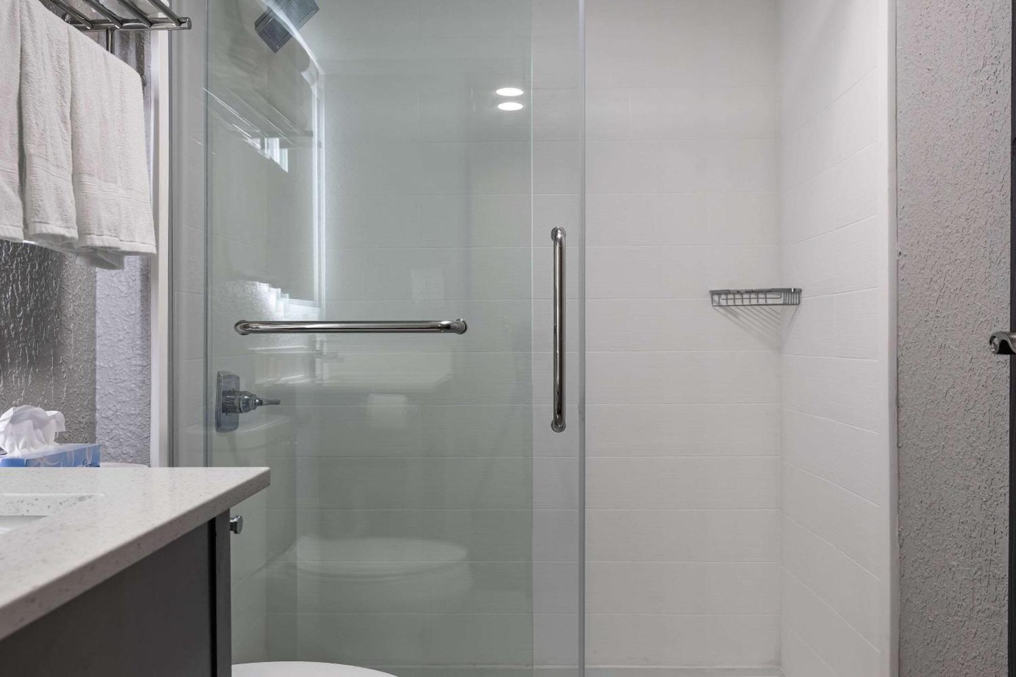Rodeway Inn & Suites Near Outlet Mall - Эшвилл Экстерьер фото