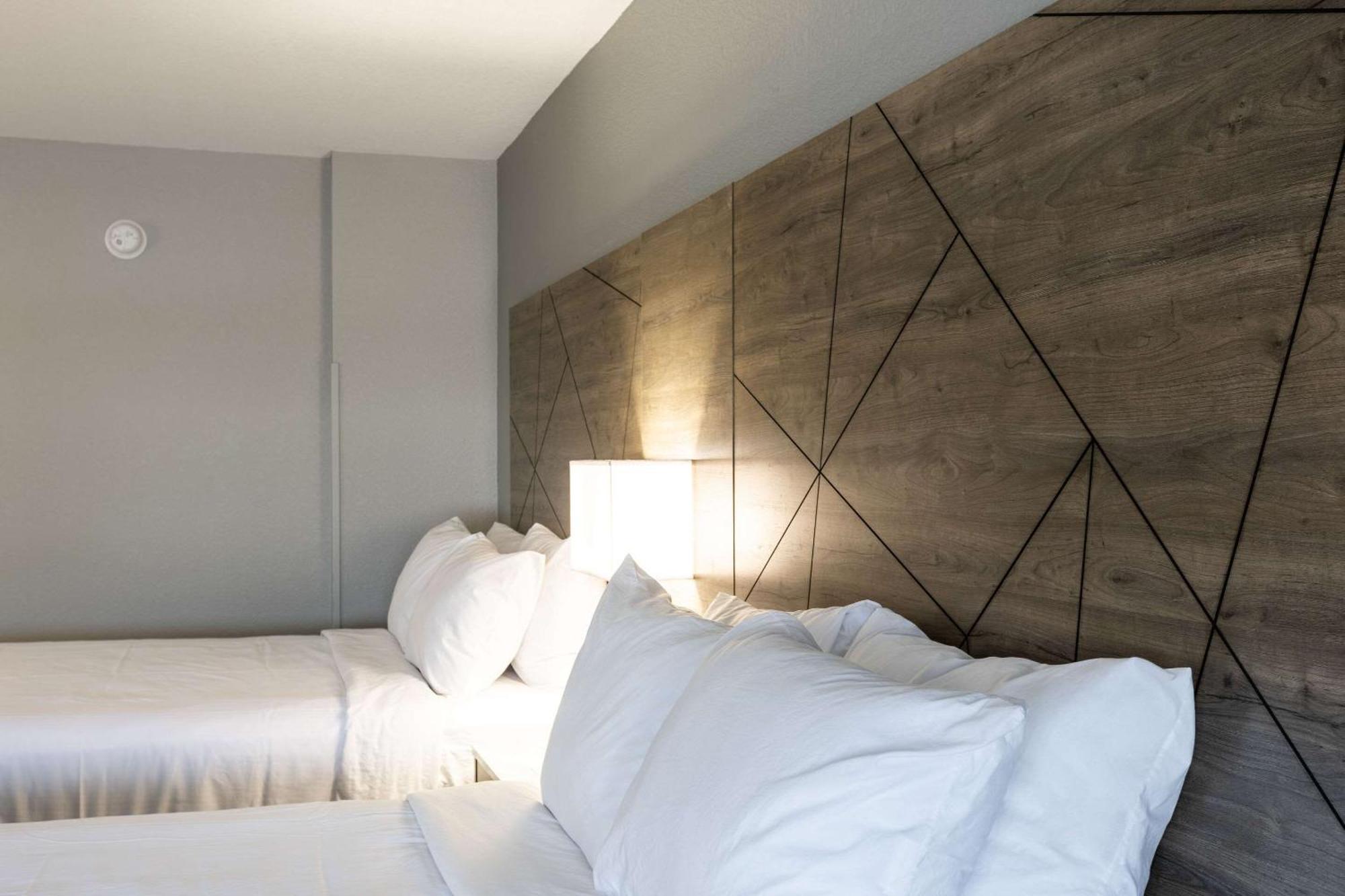 Rodeway Inn & Suites Near Outlet Mall - Эшвилл Экстерьер фото