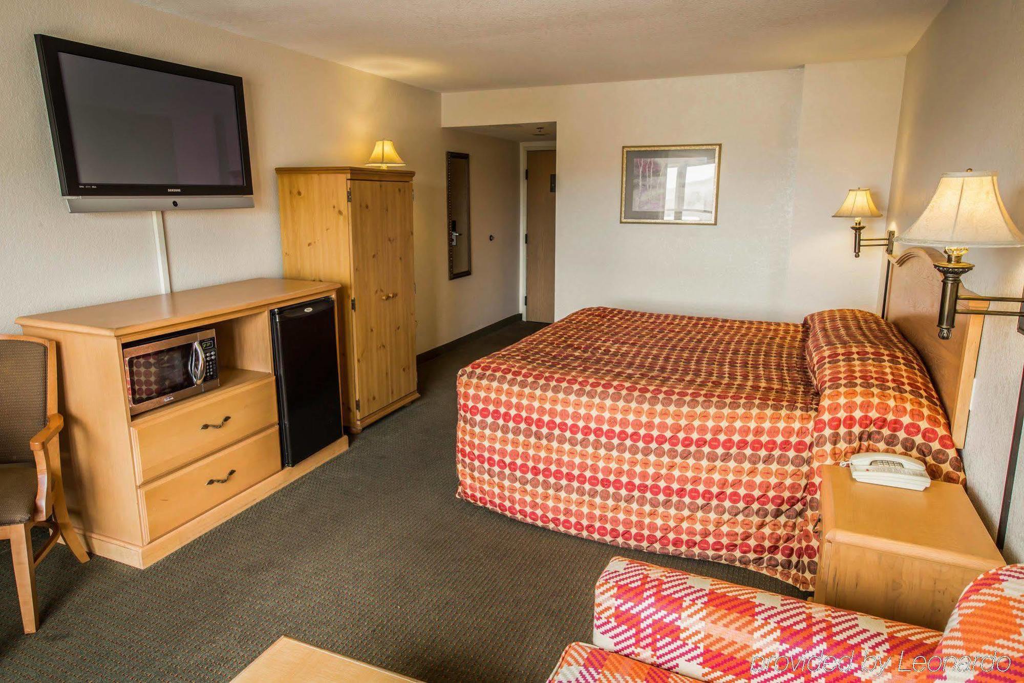 Rodeway Inn & Suites Near Outlet Mall - Эшвилл Экстерьер фото