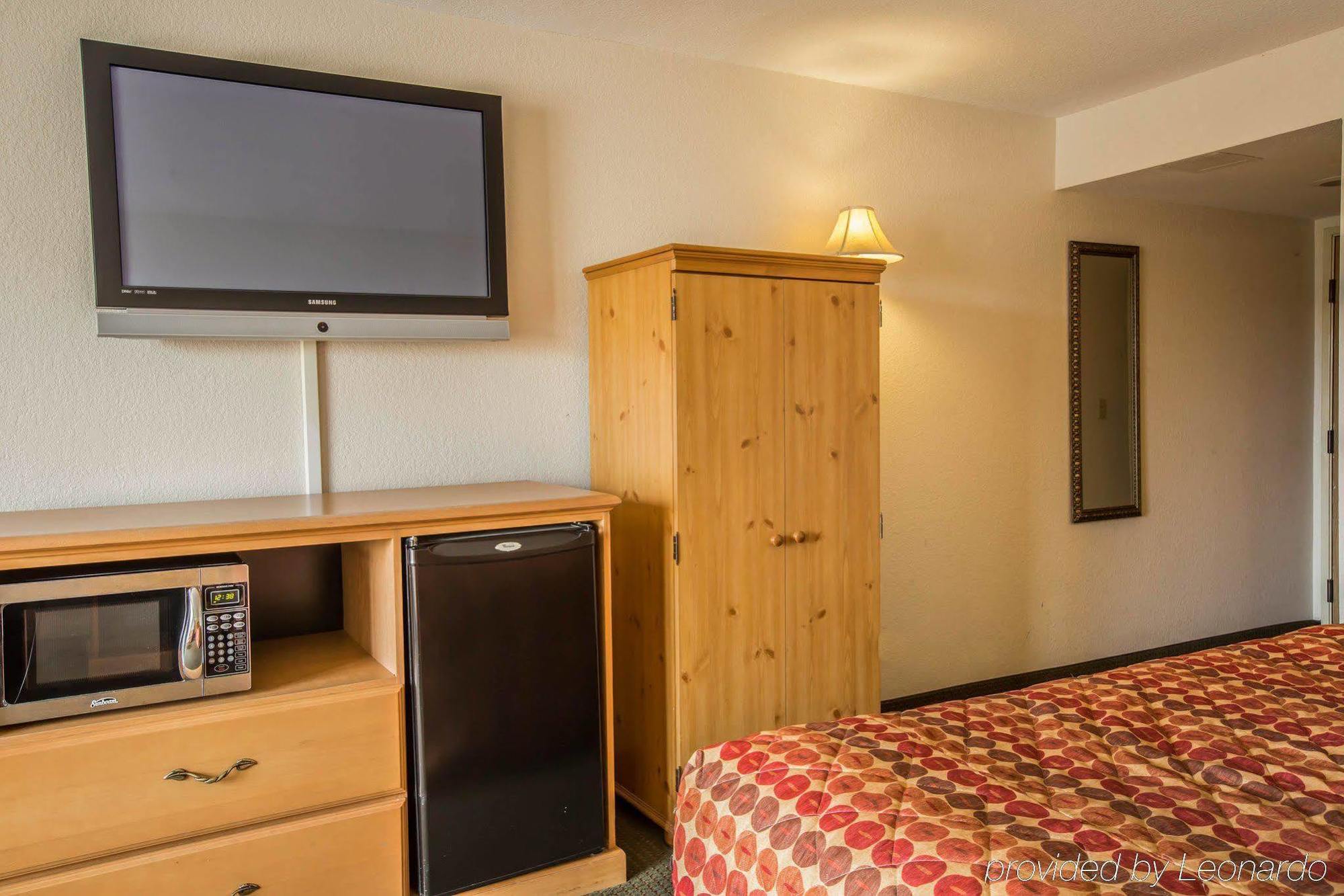 Rodeway Inn & Suites Near Outlet Mall - Эшвилл Экстерьер фото