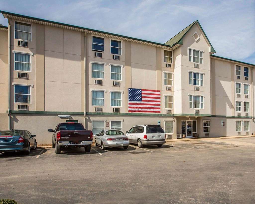 Rodeway Inn & Suites Near Outlet Mall - Эшвилл Экстерьер фото