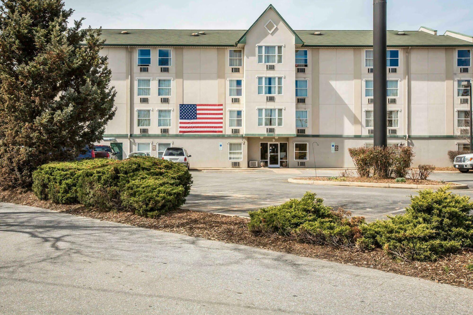 Rodeway Inn & Suites Near Outlet Mall - Эшвилл Экстерьер фото