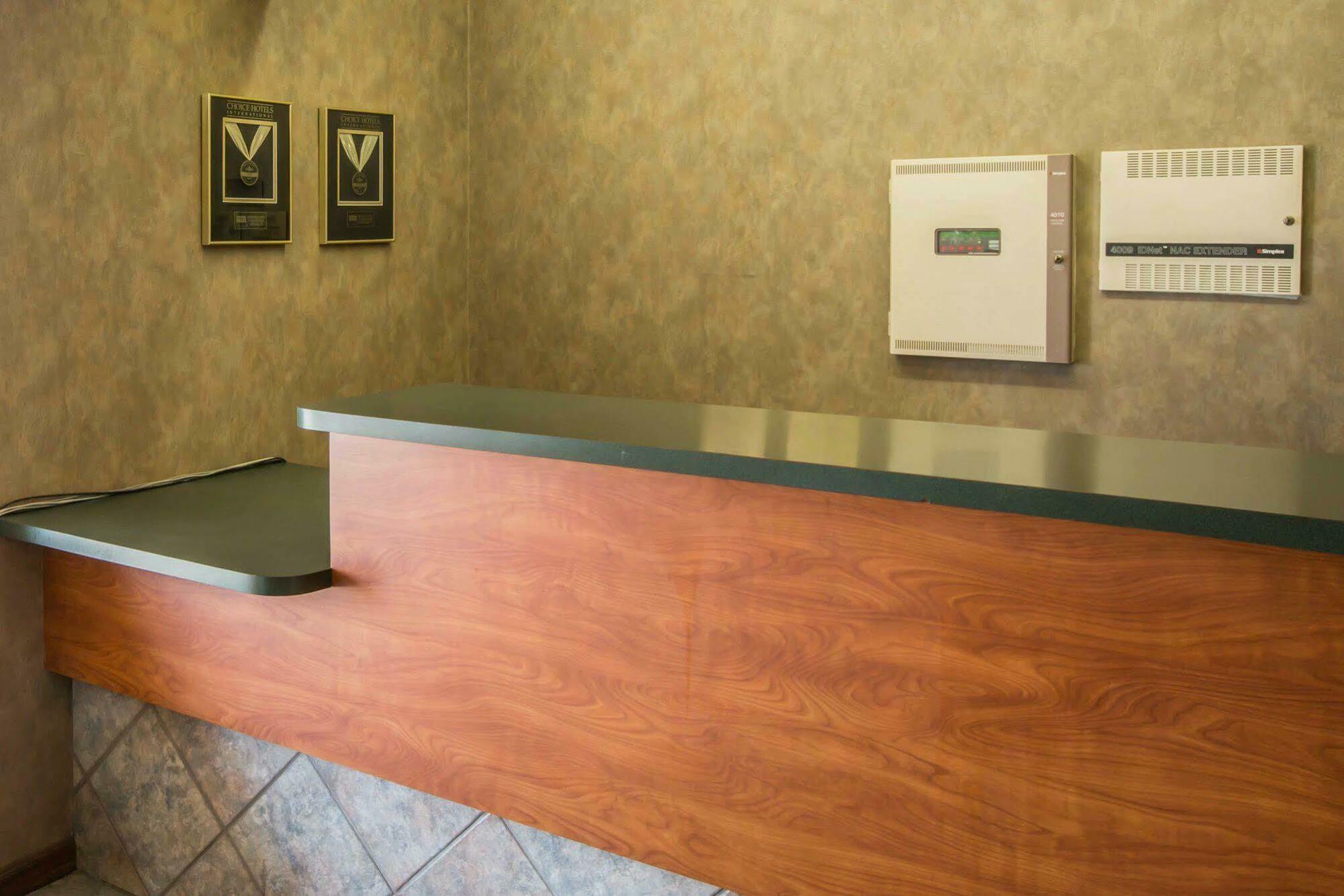 Rodeway Inn & Suites Near Outlet Mall - Эшвилл Экстерьер фото