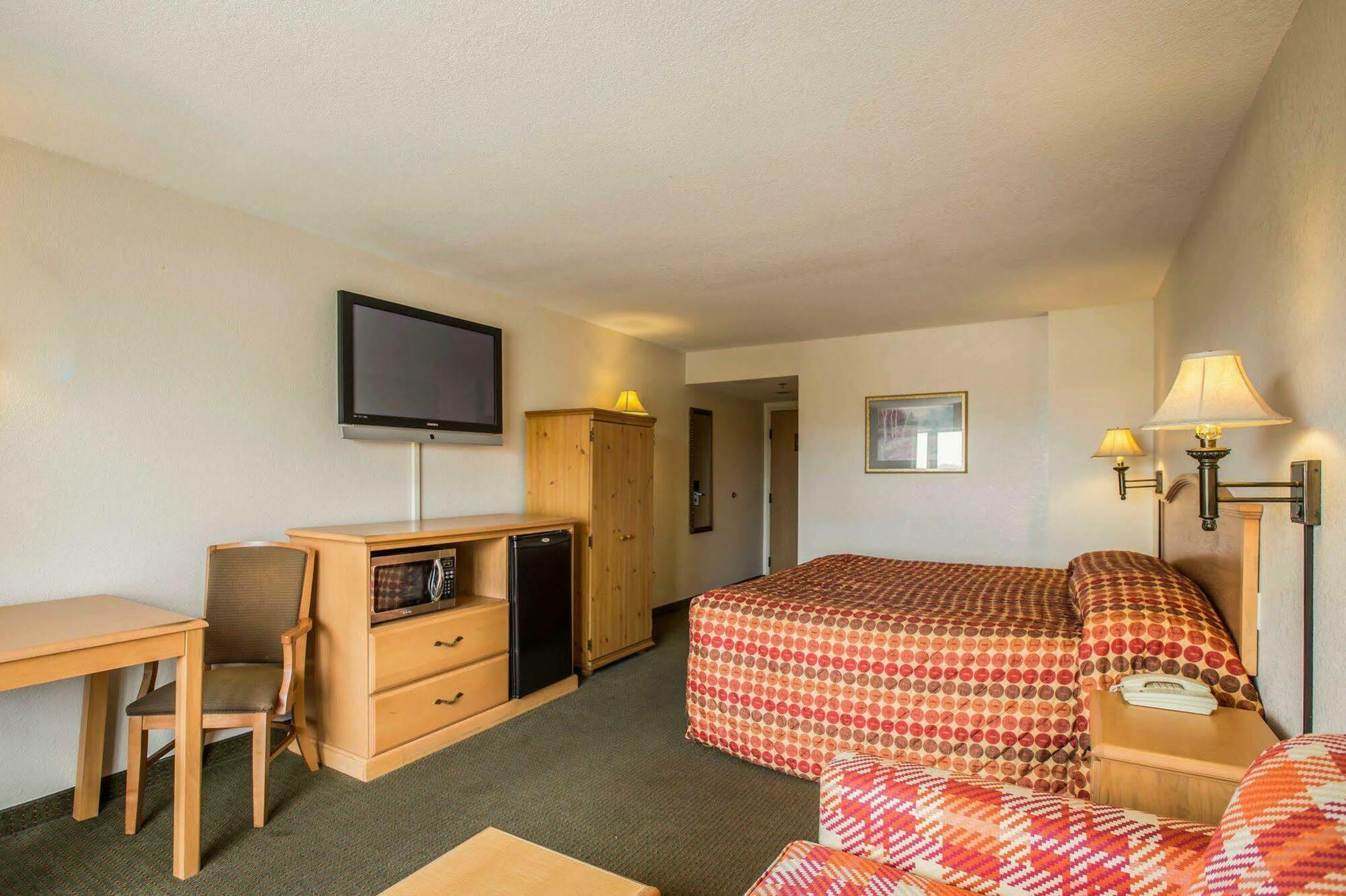 Rodeway Inn & Suites Near Outlet Mall - Эшвилл Экстерьер фото